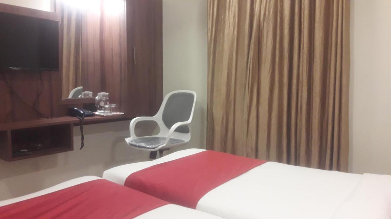 Shine Hospitality Palace Mumbai Exterior photo